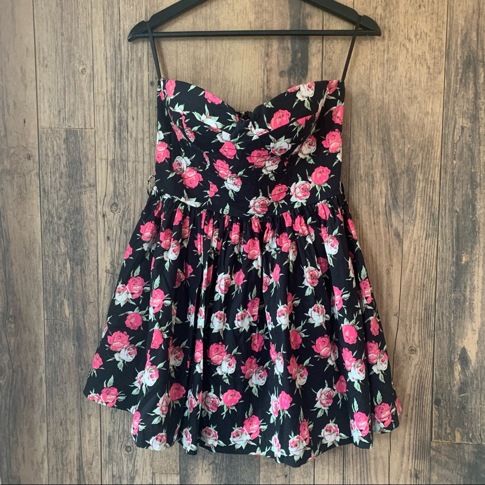 Women’s Medium Black Floral Mini Dress